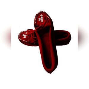 BRAND NEW IN THE BOX REAL thunderbird ll Red beaded moccasins